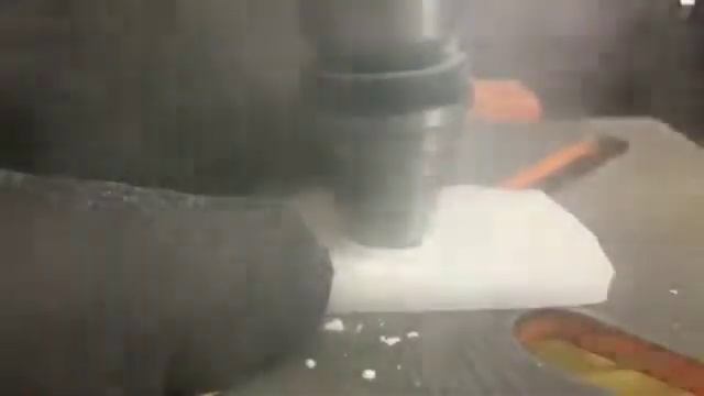 Спиннер из сухого льда смотреть онлайн