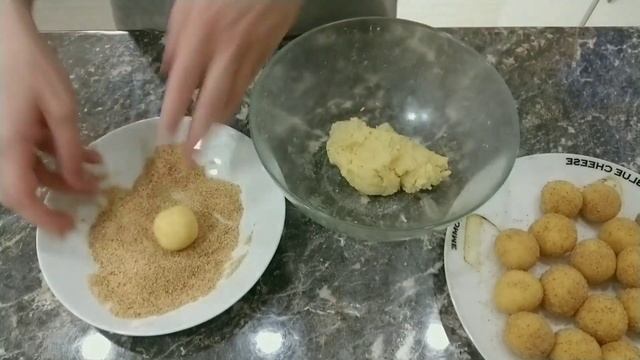 Сырные шарики как в ресторане. Готовлю два раза в день и не надоели! смотреть онлайн