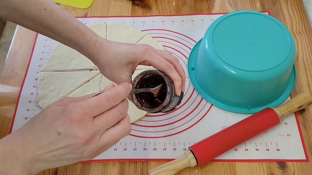 Рогалики с повидлом/ Пресное дрожжевое тесто без яиц и молочных продуктов