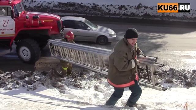 В Старом Каменске сгорел дом смотреть онлайн