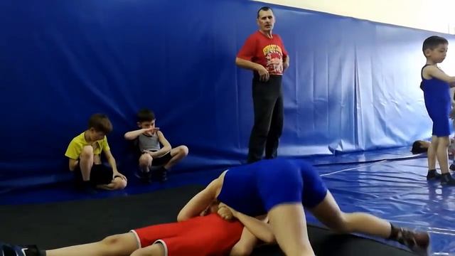 Борьба. Отрабатываем бросок прогибом из захвата "лампочка" смотреть онлайн