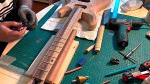 Гитара в стиле PRS. Часть 6 - маркеры грифа, продолжение установки ладов, доводка формы грифа