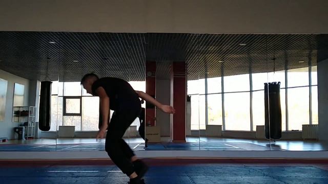 | ЧЕЛЕНДЖ | СМОГУ ли я НАУЧИТЬСЯ стоять на руках за 7 ДНЕЙ!? смотреть онлайн