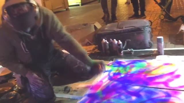 Spray Show на Арбате. Как рисовать 2 картины одновременно! смотреть онлайн