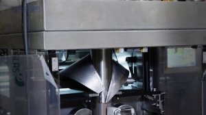 Упаковочное оборудование. Поштучная упаковка сыра моцарелла на упаковочной машине ПИТПАК SMART