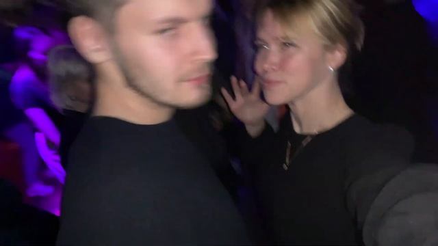 VLOG 9: спонтанно идем в клуб с Димой // встречи с подругой // выбираем зимнюю куртку смотреть онлайн