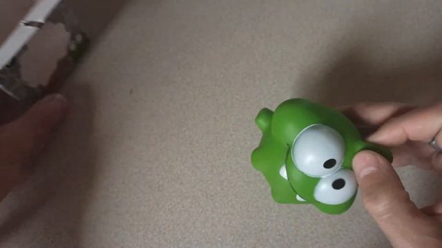 РАСПАКОВКА ИГРУШКИ АМ НЯМ.ОМ НЯМ МЯГКАЯ ПИКАЮЩАЯ ИГРУШКА С НАДУТЫМИ ЩЁЧКАМИ. смотреть онлайн