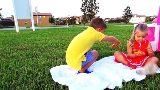 Диана и Рома едут на пикник на автомобиле Барби смотреть онлайн