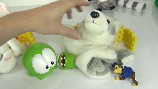 Мультик Ам Ням и Ам Нямчик в магазине игрушек. Видео для детей смотреть онлайн