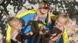 Видео для детей!
Как мы купали нашу СОБАКУ