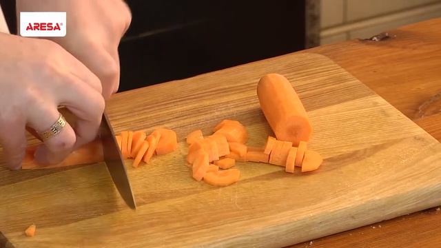 Готовь как шеф. Цыплёнок в сухарях с овощным соте. смотреть онлайн