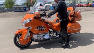 Как правильно ставить Honda Goldwing 1800 на центральную подножку :))) обучение ?