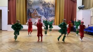 Новогодний танец от начальной школы