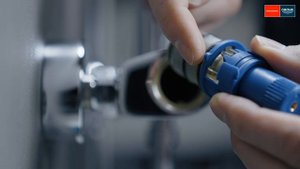 Как заменить картридж, если перепутаны местами подводы горячей и холодной воды