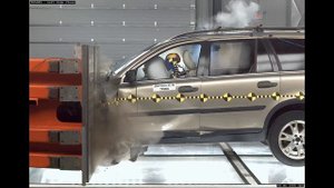 2004 Volvo XC90 Driver-side Small Overlap Crash Test TR5049