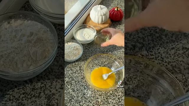 Яблочный пирог на сковороде смотреть онлайн