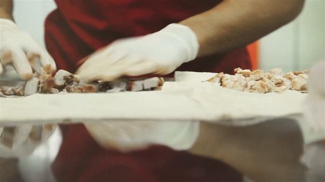 Особенности приготовления шаурмы на Средном смотреть онлайн