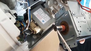 Ремонт микроволновки LG MS-1744W//Моргает свет и трещит при подогреве пищи