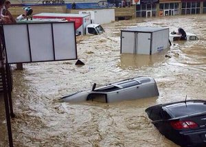 Библейский потоп в  Крыму # Самый большой за век ливень затопил Ялту, но наполнил водохранилища