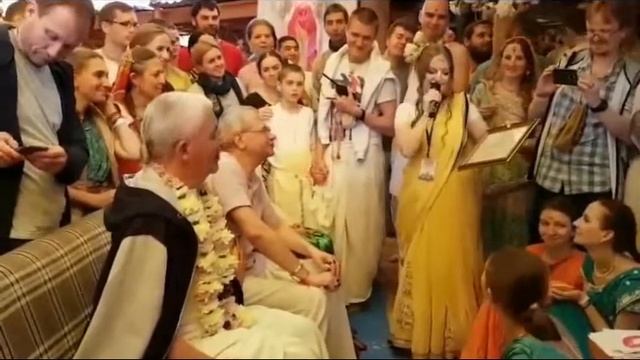 Вручение сертификата на Золотую Звезду Чайтанья Чандра Чарану пр А Хакимову 17июня2017г смотреть онлайн