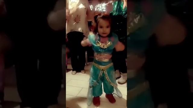 Танец утят?#alisha #dance #baby