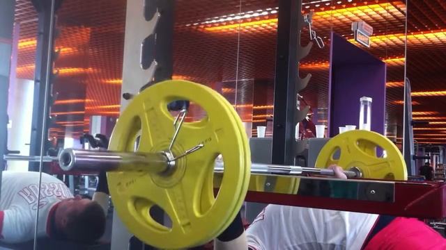 Мой путь в жиме лежа от А до Я: пробное видео жима лежа с ограничителями 80кг смотреть онлайн