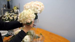 Как сделать цветочную композицию в высокой вазе