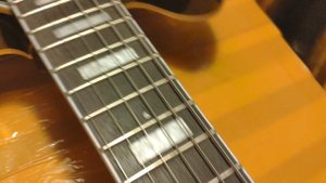 Обзор сборки китайской реплики Gibson ES-335 чёрная с золотой фурнитурой