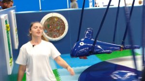 Роберт и его мама веселятся в развлекательном центре! И с собой они взяли Рокки из щенячьего патрул