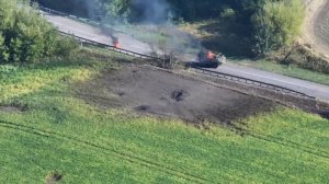 Курская область — горящий бронетранспортер ВСУ в районе Ольговки. Дорога на Коренево.