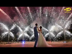 Звезды и фейерверк. Пиротехника, свет и фейерверк. Пиротехническое многоплановое шоу.