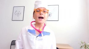 Ева Доктор не хочет лечить куклы и играет с папой - Игры в Доктора для детей