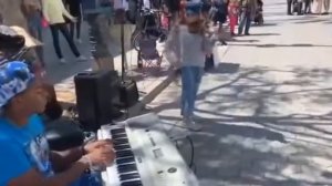 Девочка на скрипке играет"Despacito"