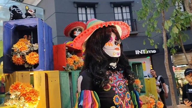 DIA DEVLOS MUERTOS||SPOOKY SEASON IS HERE PARIS VAN JAVA ?? смотреть онлайн