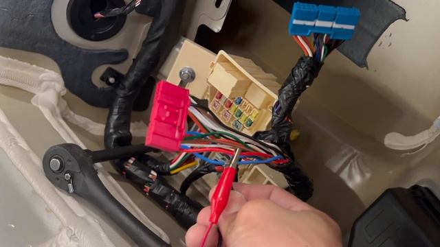 2023 Kia Stinger gets aftermarket subwoofers смотреть онлайн