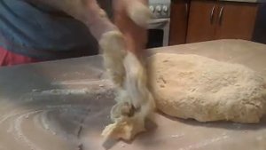 жареные пирожки с колбасой