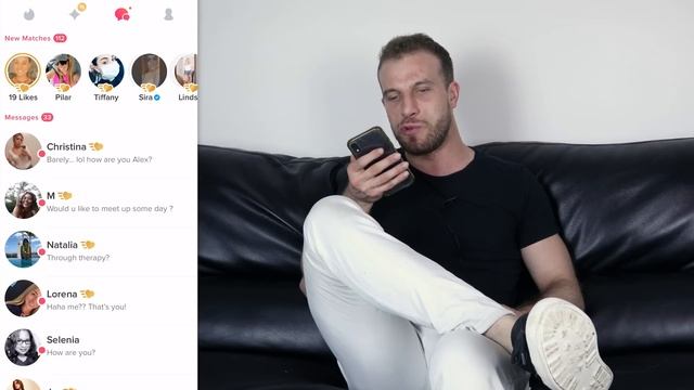 How to Master Text and Online Game - Live Demo Using My Tinder & Bumble смотреть онлайн