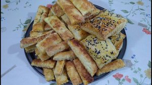 Печенье из слоëного теста. Просто и быстро.