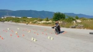 Мотошкола Геленджик змейка и восьмёрка на мотоцикле