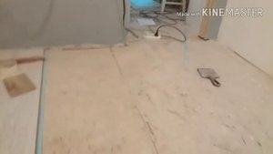 Как уложить ламинат одному  ? Не сложно просто смотри .