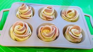 Розочки из слоёного теста с колбасой и сыром??