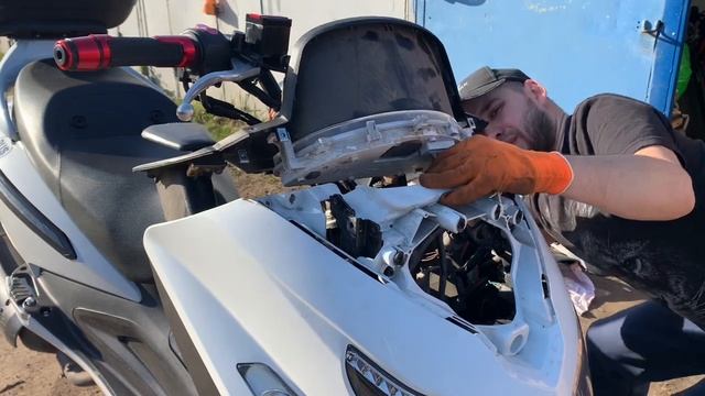 SYM GTS 300i EVO замена приборной панели / спидометра смотреть онлайн