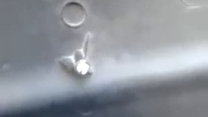 Накладка задней двери Рено Мастер на саморезы без отверстий в ней.