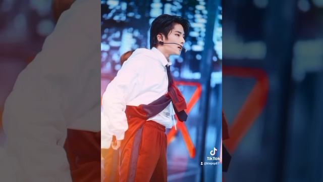 Stray Kids смотреть онлайн