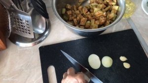 Баклажаны жаренные кубиками.