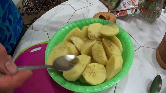 Курица с картошкой! Вкусный, бюджетный ужин! Chicken and potatoes! Delicious, budget dinner! смотреть онлайн