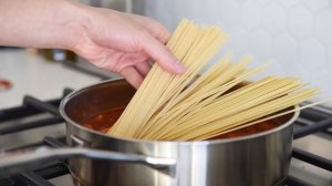 Don't PAN-IC for dinner, this One Pan Spaghetti will save the day!