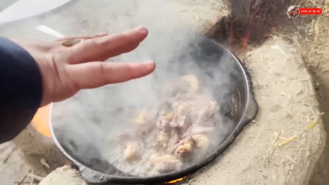 Узбекистан! Как живут АРАБЫ В КИШЛАКЕ? ЛАГМАН! Жарим МЯСО С КАРТОШКОЙ в Казане! Жизнь в ДЕРЕВНЕ! смотреть онлайн