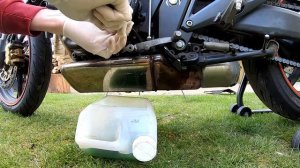 Honda CBR600fa PC41 Removing the fairing, Raise fuel tank and coolant change