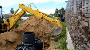 15 этап работы экскаватора-погрузчика ДЭМ 310 засыпка котлована обратной лопатой
